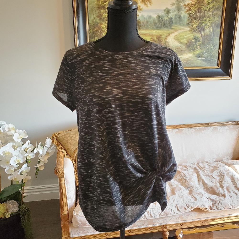 Spalding Tshirt with fun knotted front